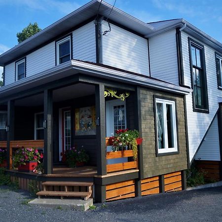 Gite Grand Moment Bed & Breakfast Cabano Bagian luar foto