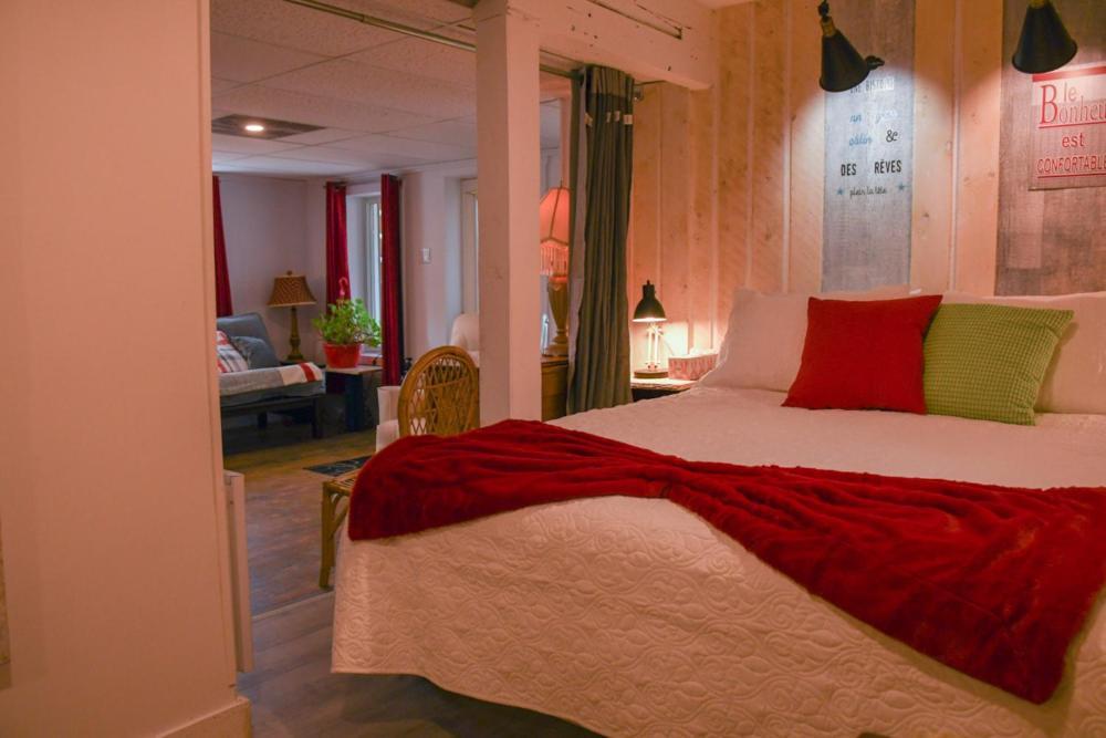 Gite Grand Moment Bed & Breakfast Cabano Bagian luar foto